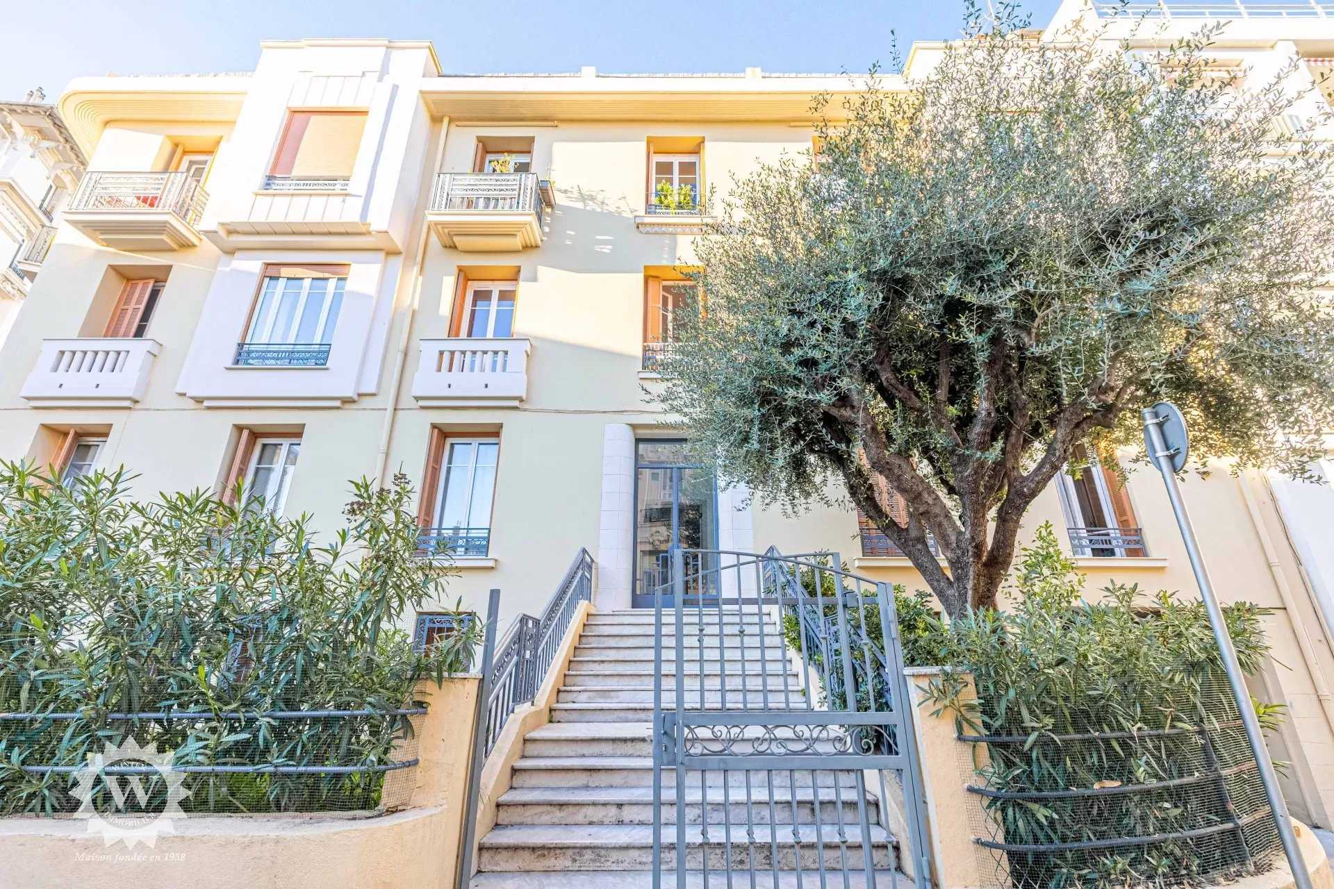 Condominium in Leuk, Provence-Alpes-Côte d'Azur 12338253