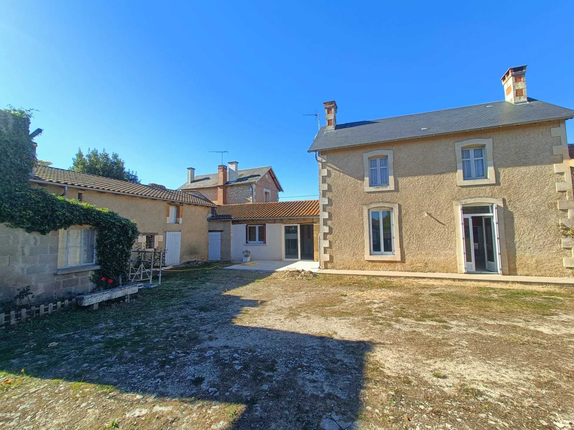 σπίτι σε Villiers, Nouvelle-Aquitaine 12338268