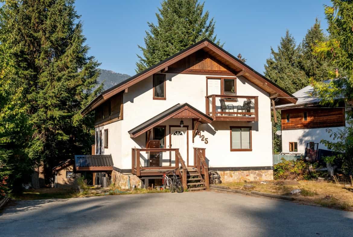 House in Whistler, British Columbia 12339721