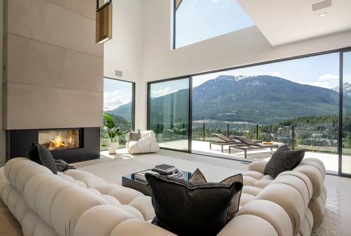House in Whistler, British Columbia 12339794