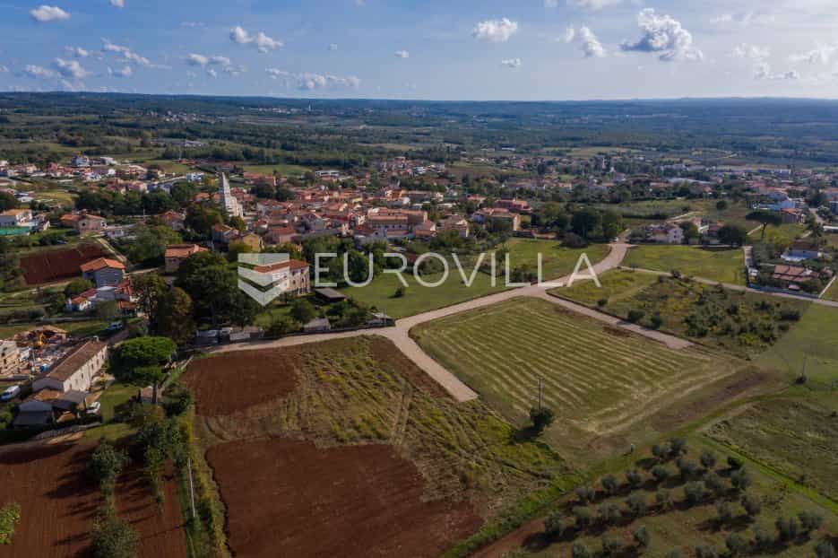 Γη σε Kaštelir, Istria County 12343377