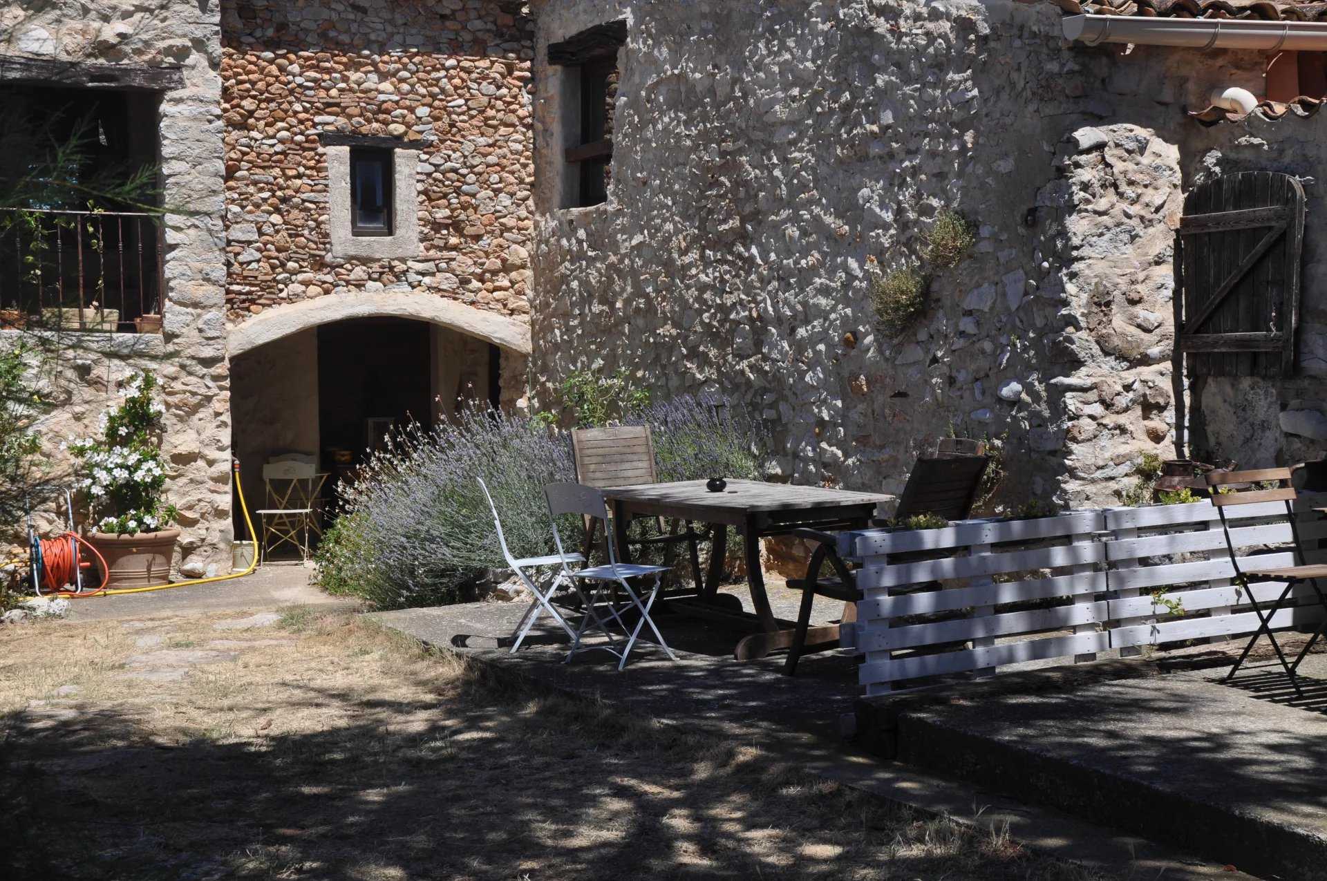 房子 在 Quinson, Provence-Alpes-Côte d'Azur 12344659
