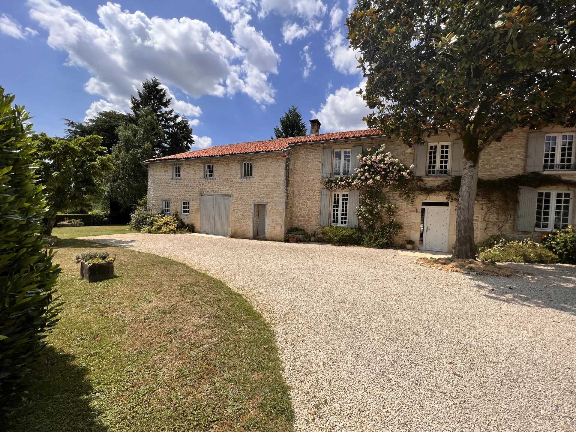 rumah dalam Lizant, Nouvelle-Aquitaine 12344874