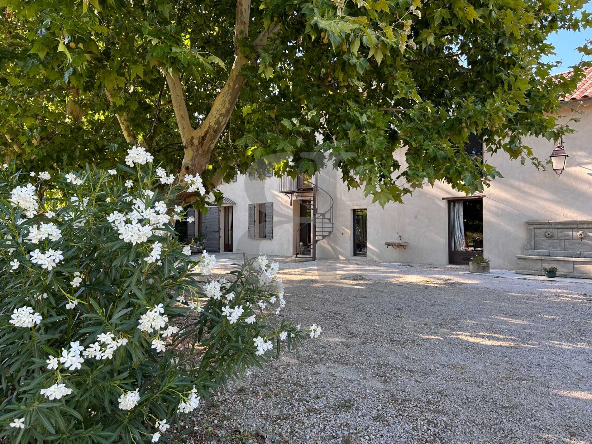 Muu sisään Chateauneuf-du-Pape, Provence-Alpes-Cote d'Azur 12344910