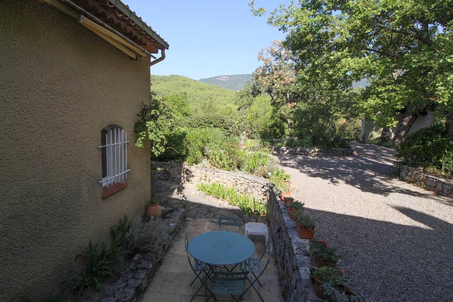 Dom w Seillans, Provence-Alpes-Côte d'Azur 12345008