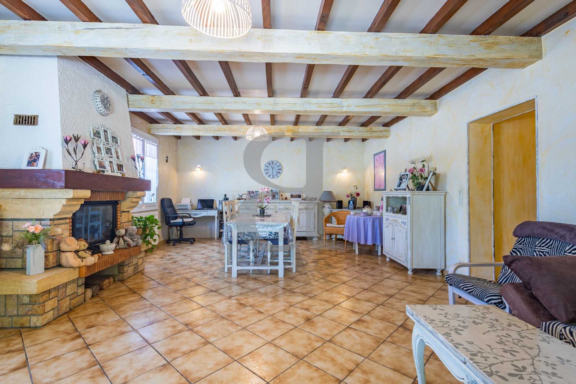 Talo sisään Carpentras, Provence-Alpes-Cote d'Azur 12345050