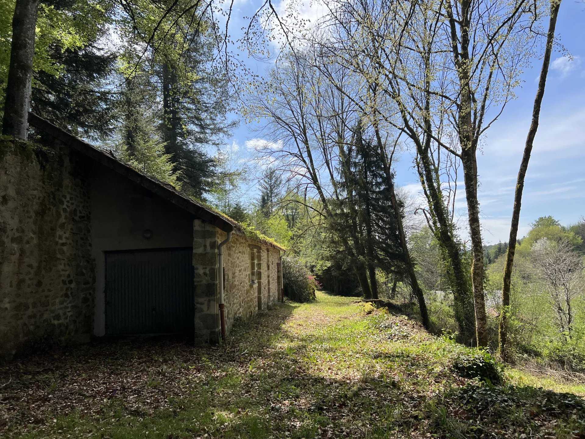Talo sisään Chatelus-le-Marcheix, Nouvelle-Aquitaine 12345252