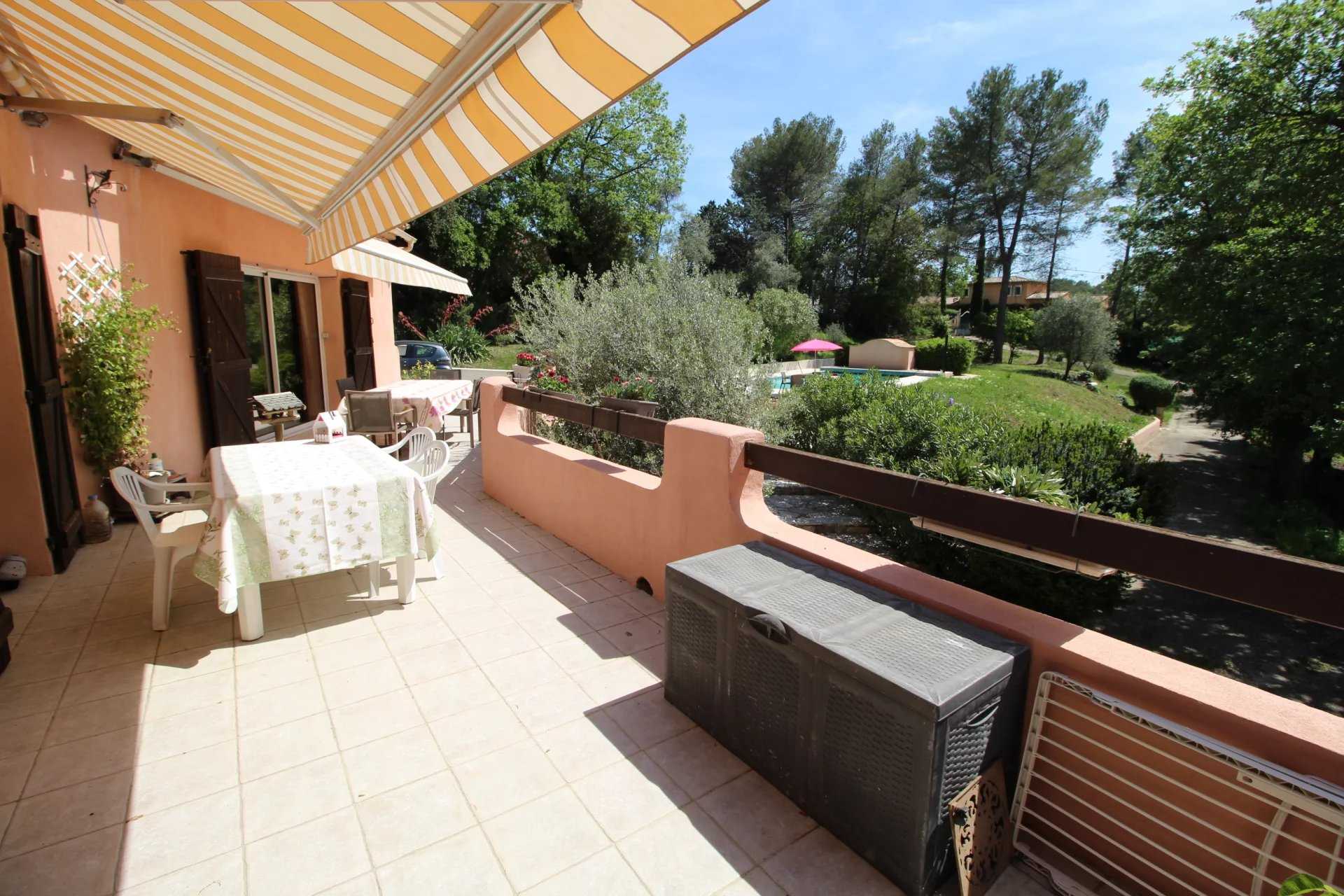 Rumah di Bagnols-en-Foret, Provence-Alpes-Cote d'Azur 12345349
