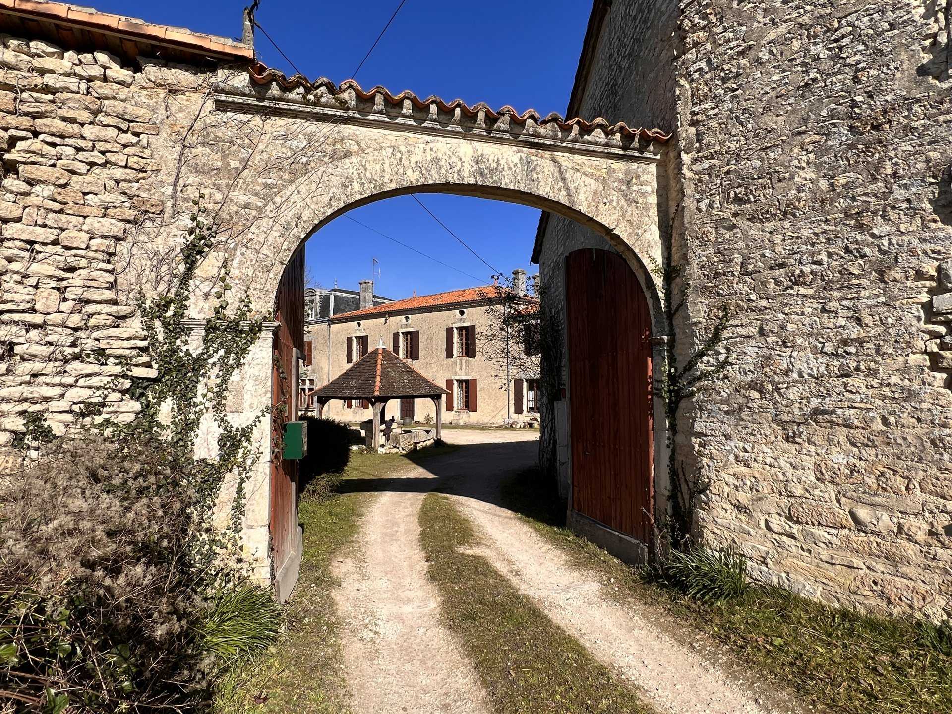 Rumah di Tusson, Nouvelle-Aquitaine 12345443