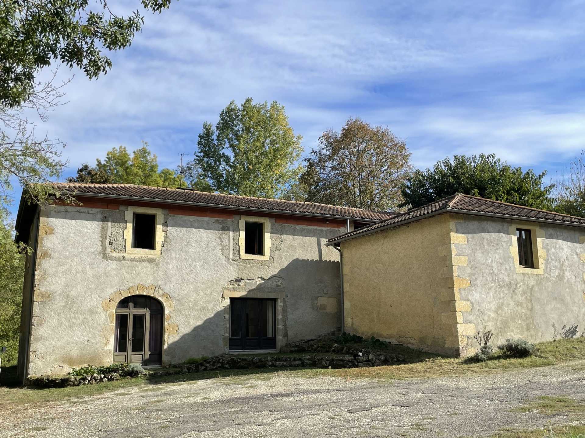 Dom w Auch, Occitanie 12345689