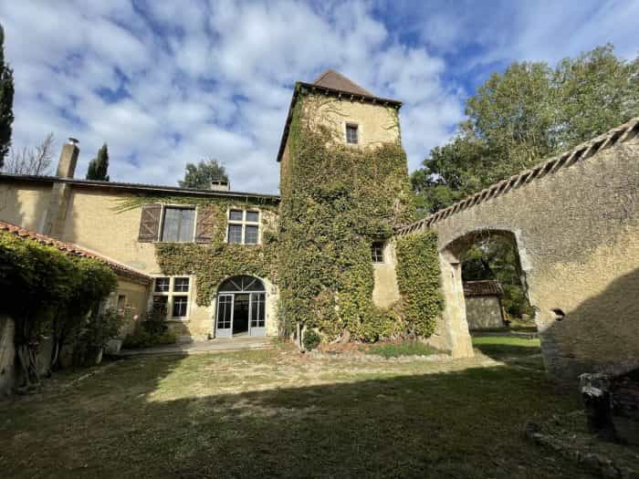 House in Auch, Occitanie 12345689