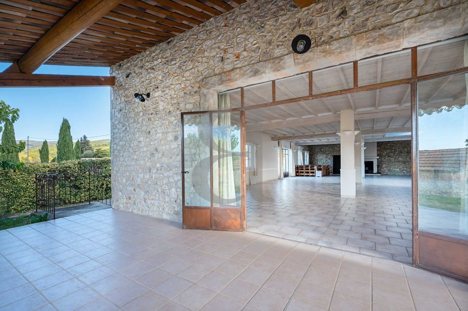 Casa nel Vaison-la-Romaine, Provence-Alpes-Cote d'Azur 12345705