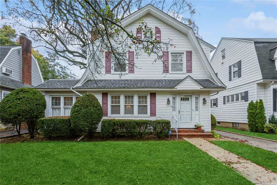 House in Floral Park, New York 12347150