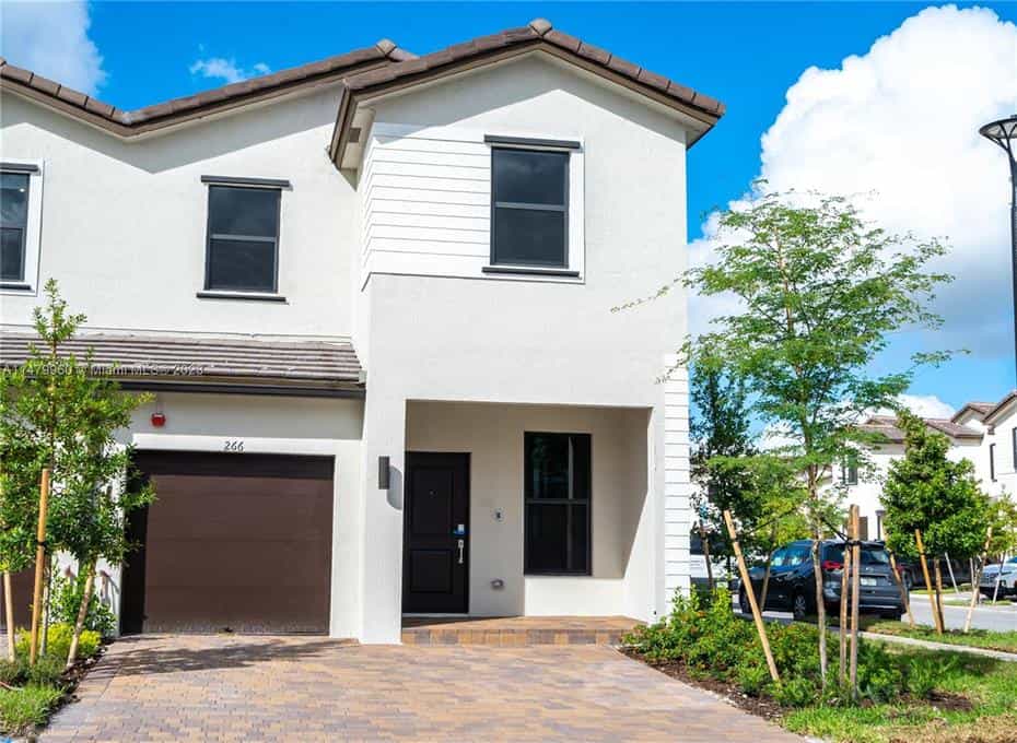 House in Pembroke Pines, Florida 12347171