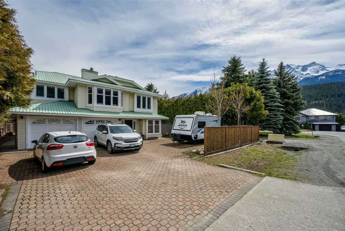 House in Pemberton, British Columbia 12347713