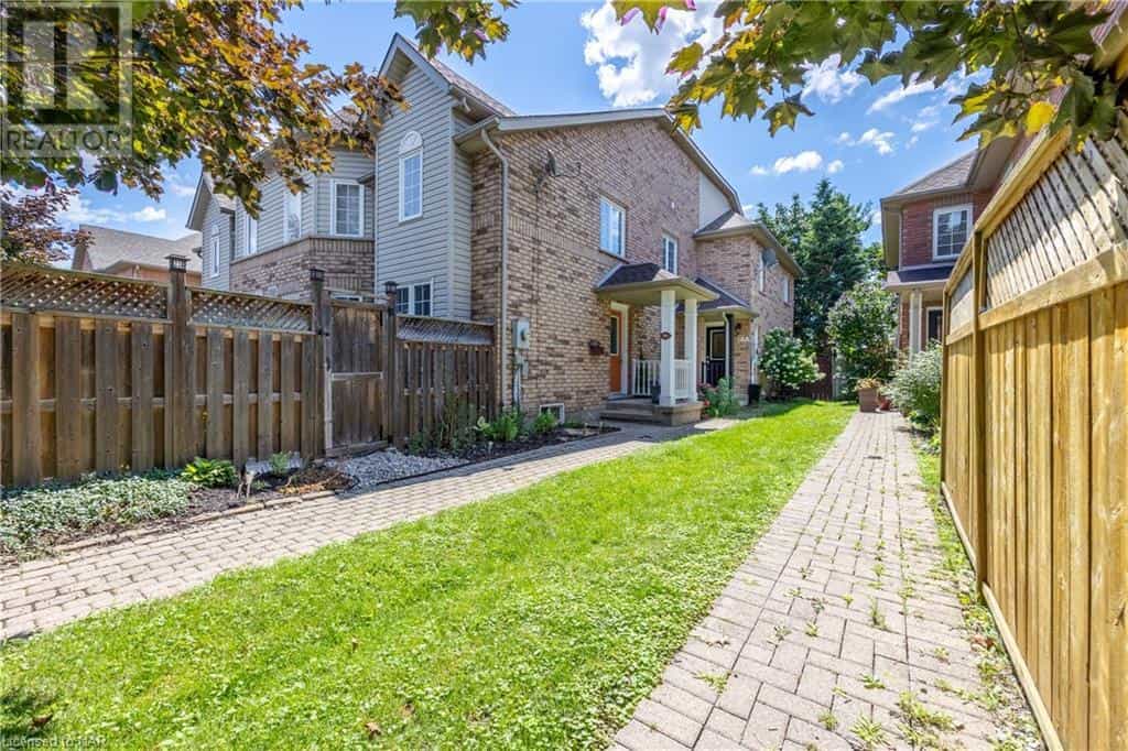 House in St. Catharines, Ontario 12347786