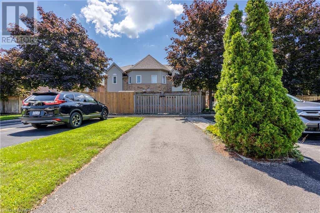 House in St. Catharines, Ontario 12347786