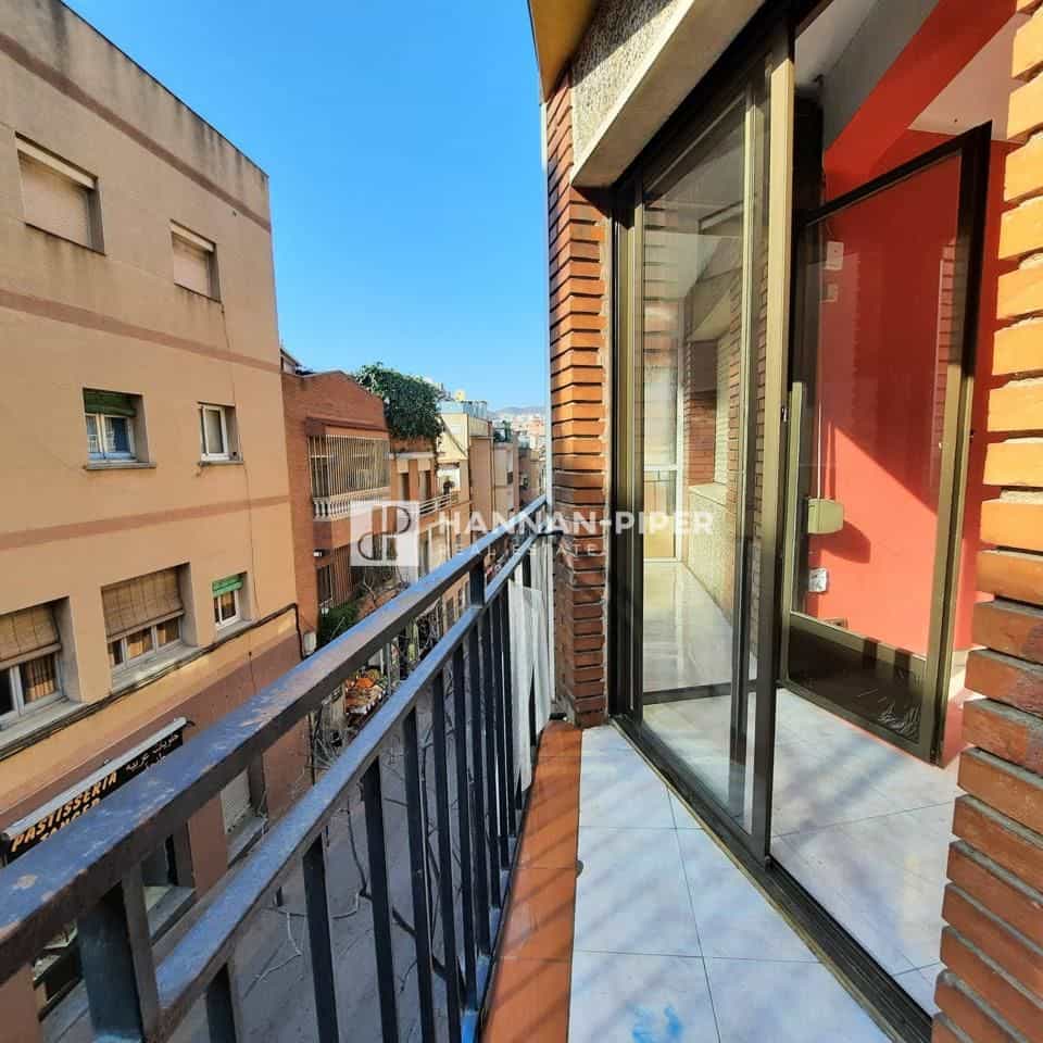 Condominium dans San Adrien de Besos, Catalogne 12348439