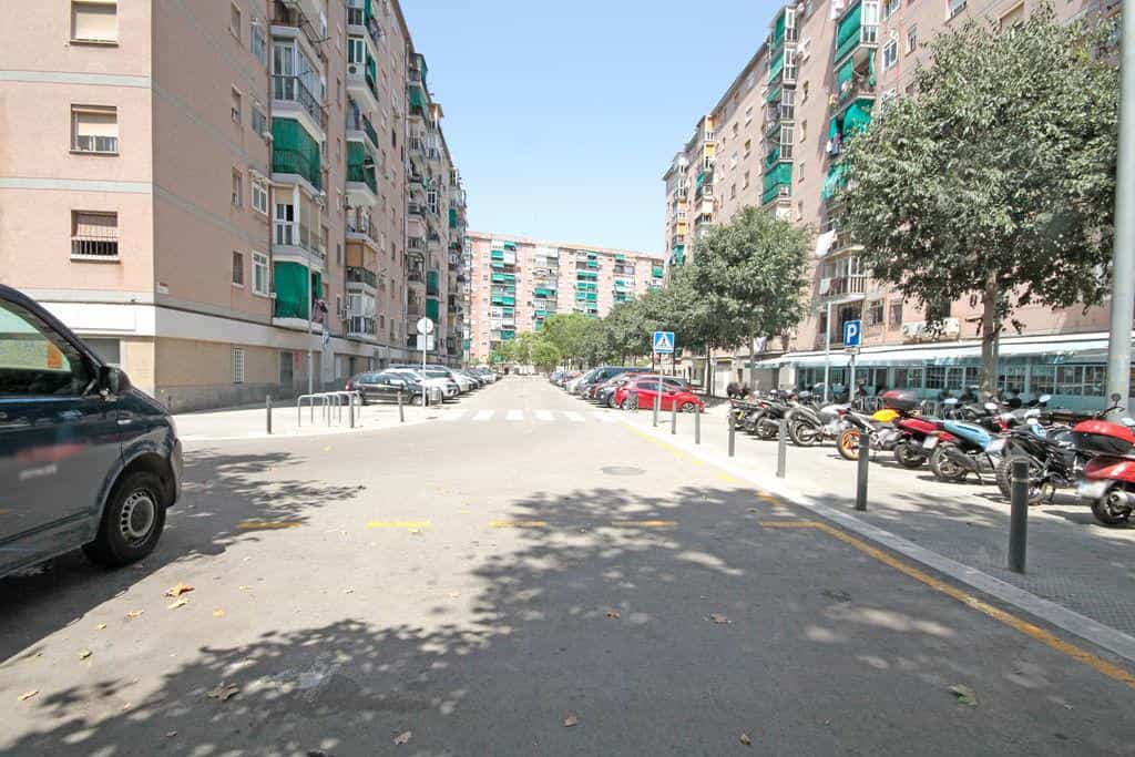 Condominium dans San Adrien de Besos, Catalogne 12348494