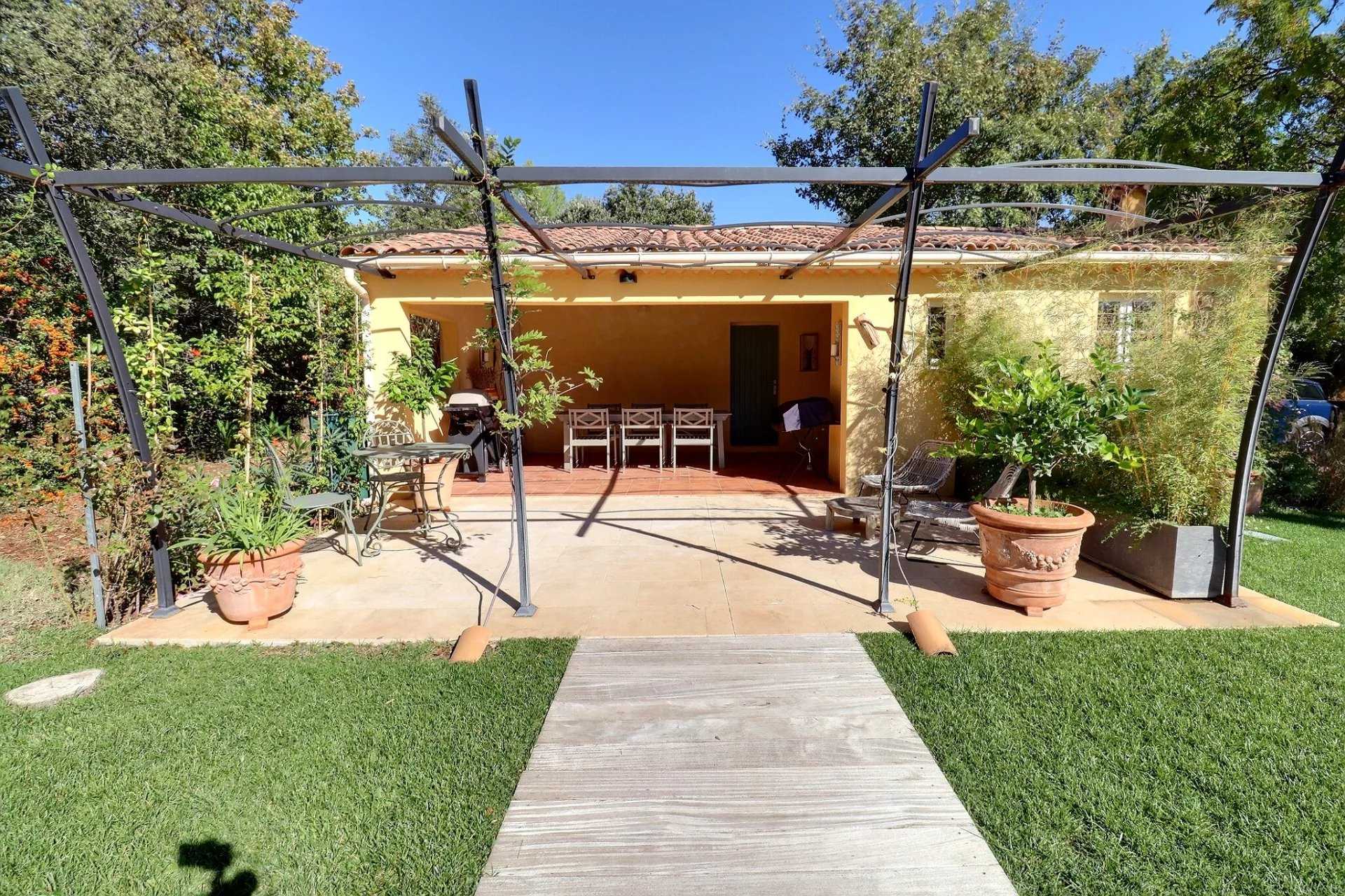 casa no Trans-en-Provence, Provença-Alpes-Costa Azul 12350101