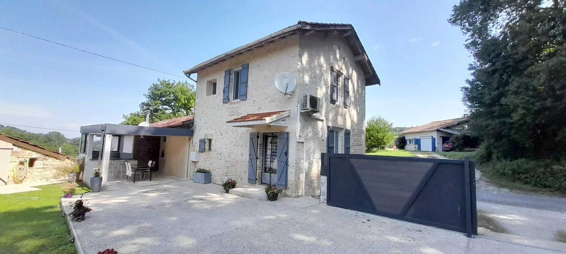 House in Pujols, Nouvelle-Aquitaine 12350204