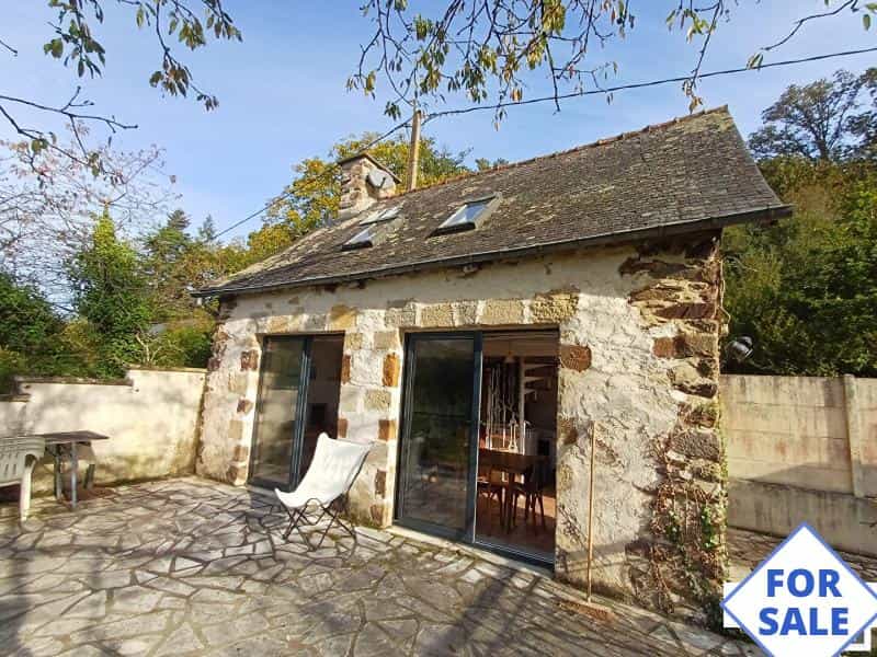 House in Moulins-le-Carbonnel, Pays de la Loire 12350464