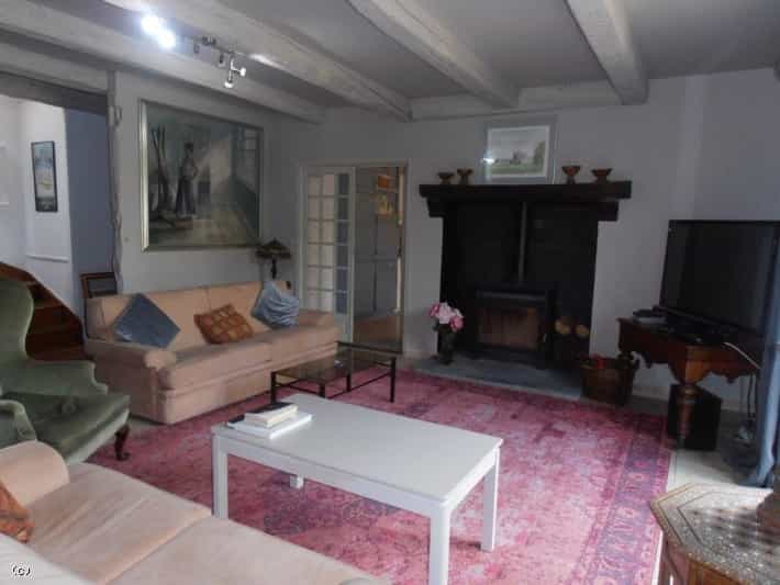 casa en Saint-Pierre-d'Exideuil, Nouvelle-Aquitaine 12350473