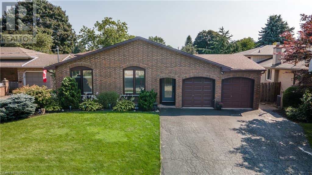 House in St. Catharines, Ontario 12350997