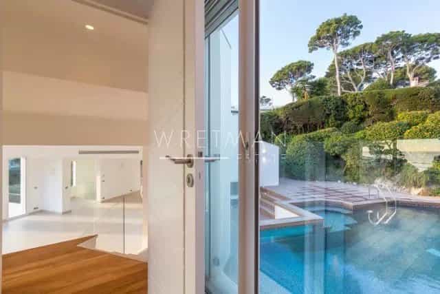 House in Antibes, Alpes-Maritimes 12351336