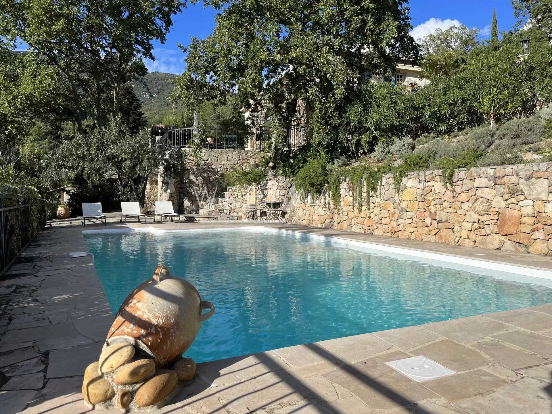 rumah dalam Seillans, Provence-Alpes-Côte d'Azur 12351337