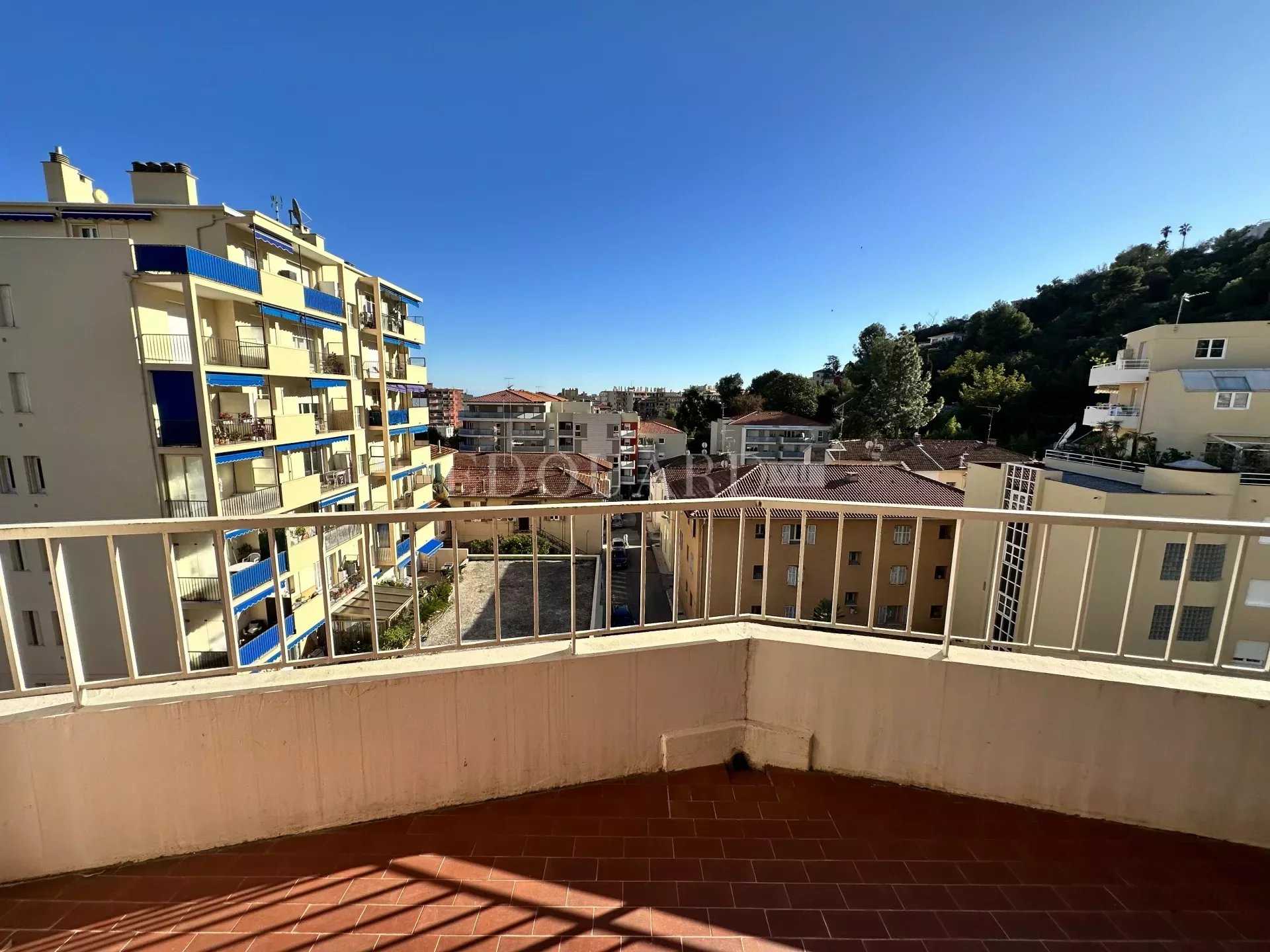 Condominium in Menton, Provence-Alpes-Cote d'Azur 12351402
