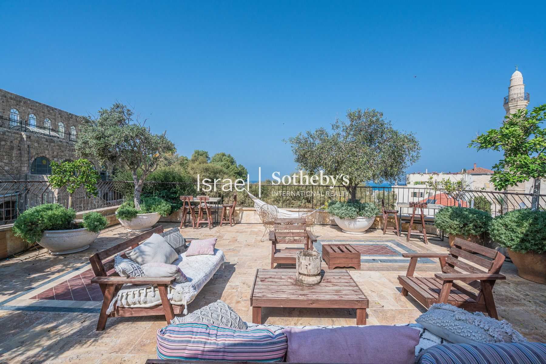 Condominium in Tel Aviv-Yafo, HaTsorfim Street 12351659