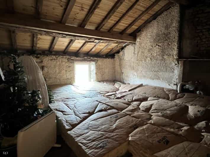 Dom w Verteuil-sur-Charente, Nouvelle-Aquitaine 12352986