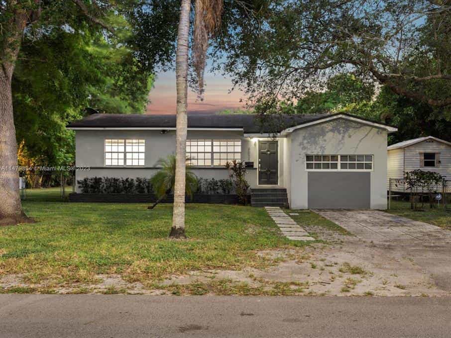 Condominium in South Miami, Florida 12353397