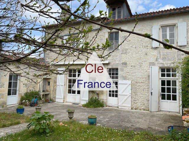жилой дом в Champniers, Nouvelle-Aquitaine 12353421