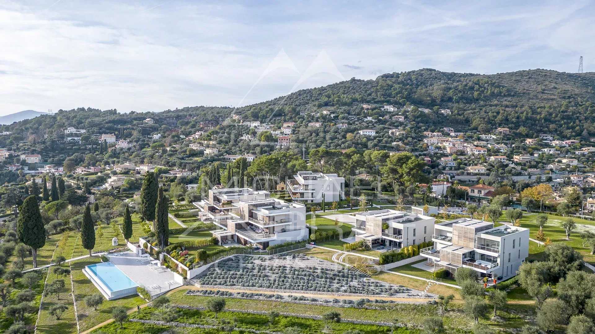 Condominium in Nice, Provence-Alpes-Cote d'Azur 12354639