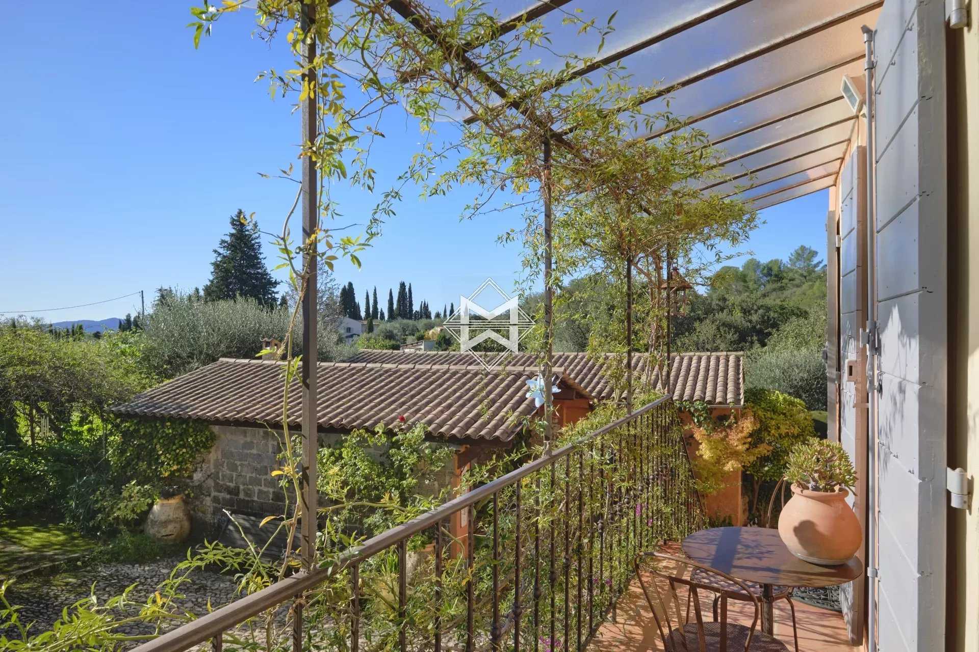 Rumah di Rumput, Provence-Alpes-Cote d'Azur 12354641
