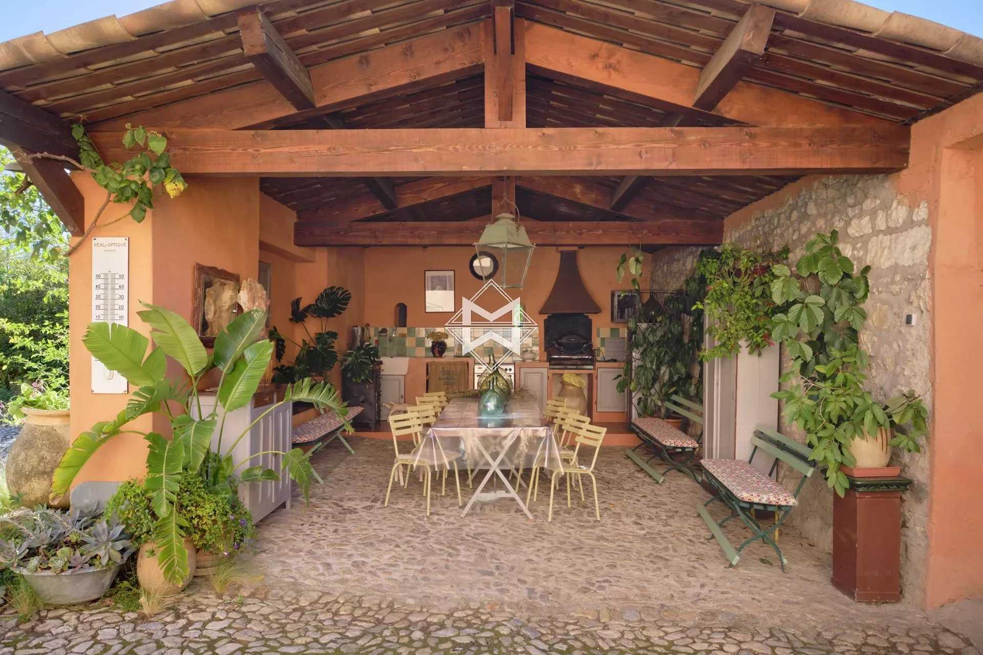 casa en Grasse, Provenza-Alpes-Costa Azul 12354641