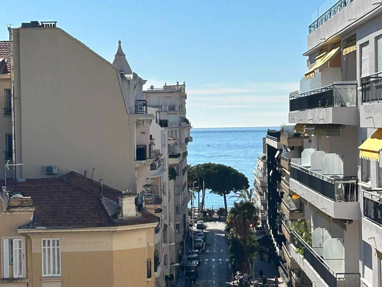 Condominium in Cannes, Alpes-Maritimes 12354652