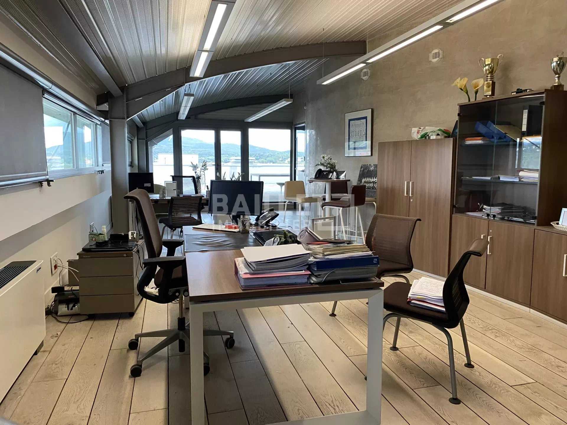 辦公室 在 Frejus, Provence-Alpes-Cote d'Azur 12354911