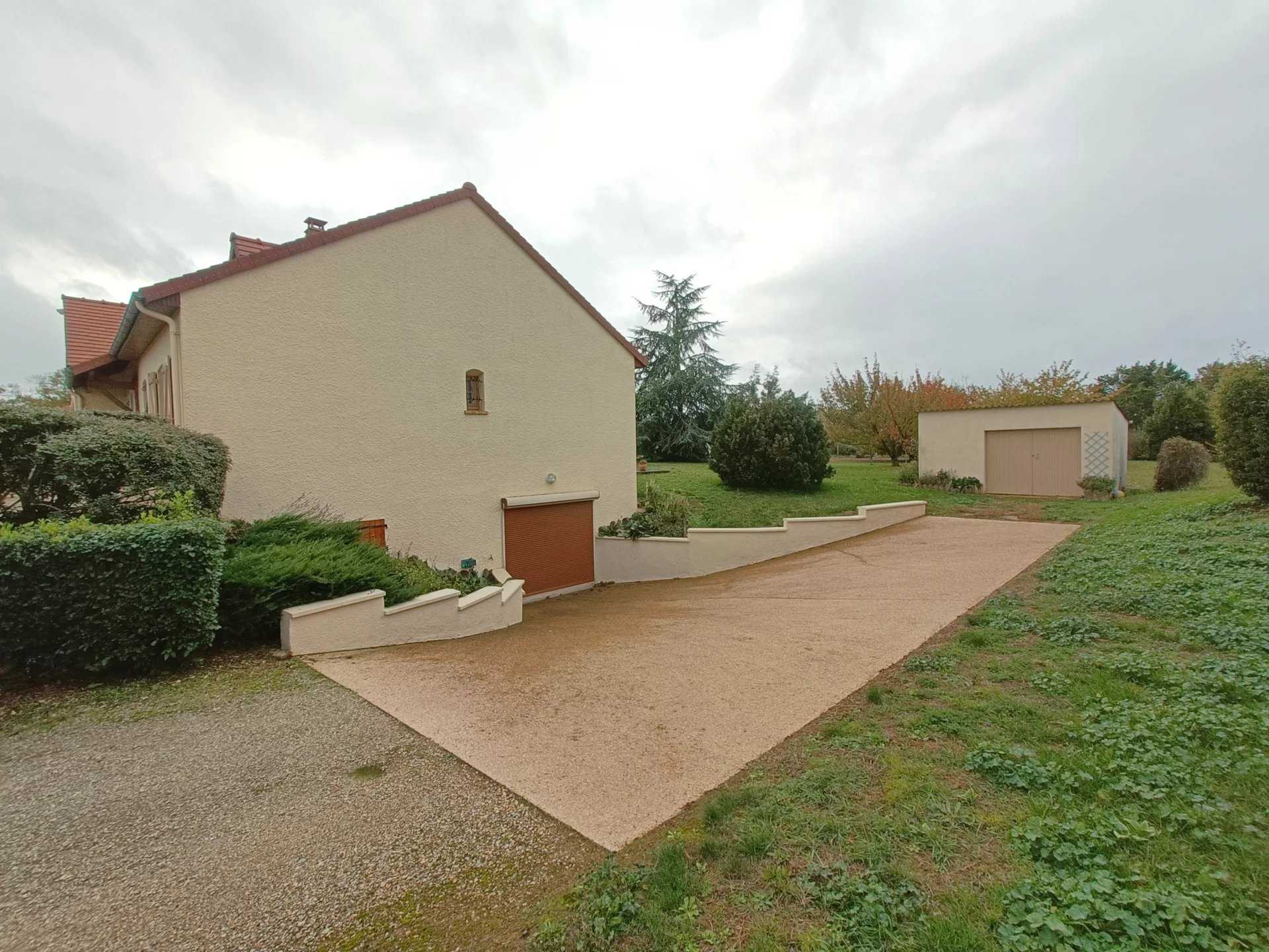 Hus i Neuville-de-Poitou, Nouvelle-Aquitaine 12354923