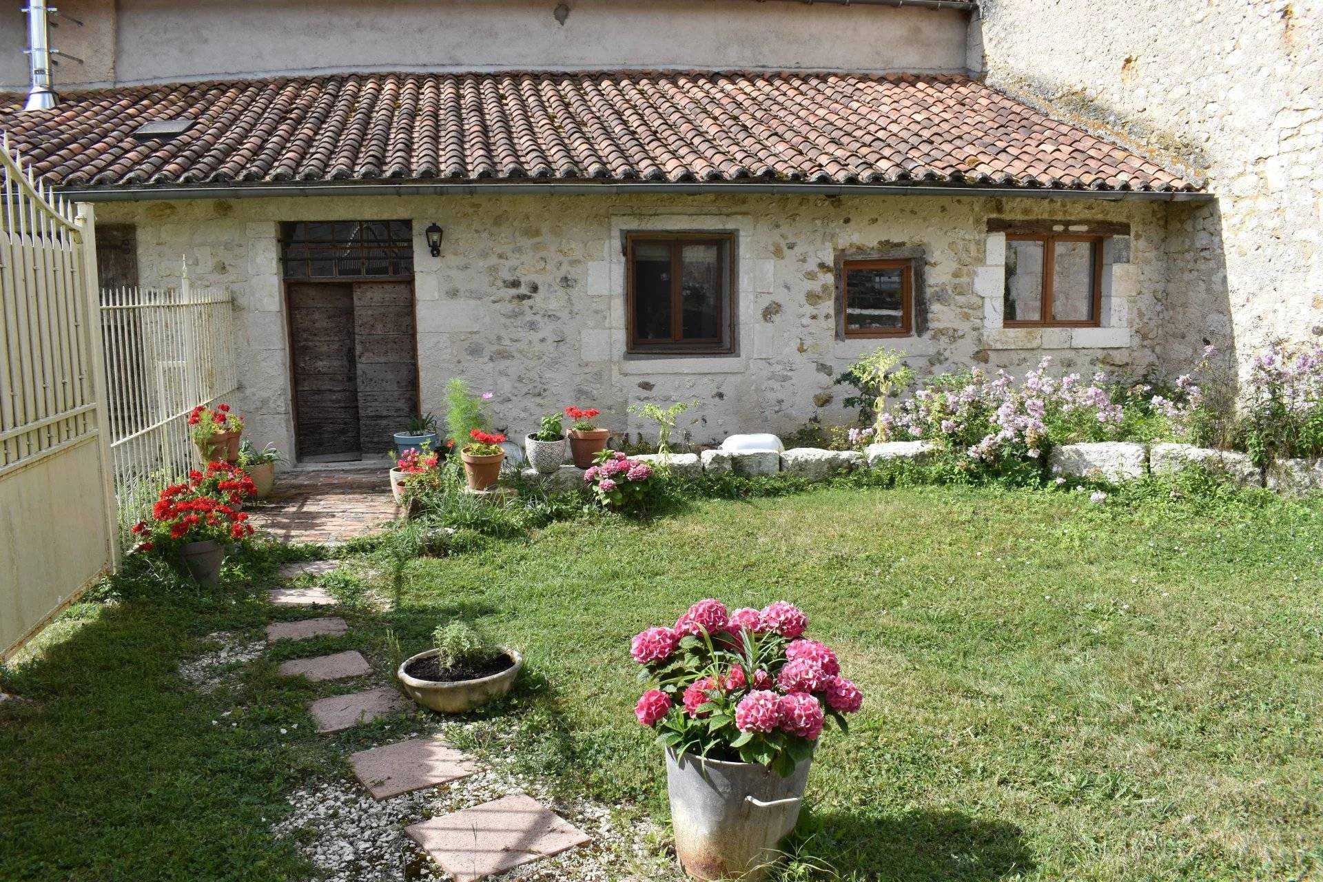 房子 在 Pillac, Nouvelle-Aquitaine 12355225