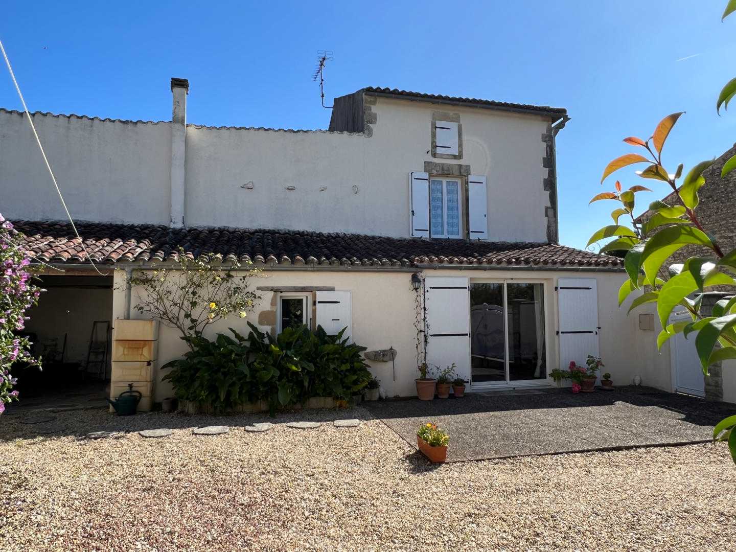 Hus i Loulay, Nouvelle-Aquitaine 12355424