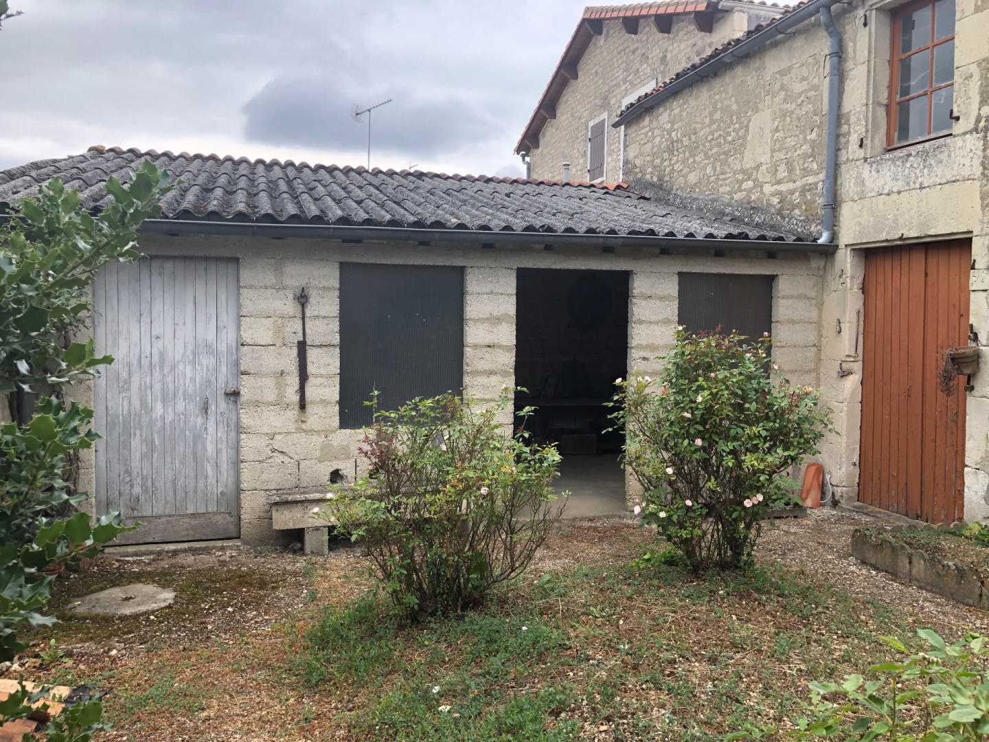 жилой дом в Villeneuve-la-Comtesse, Nouvelle-Aquitaine 12355447