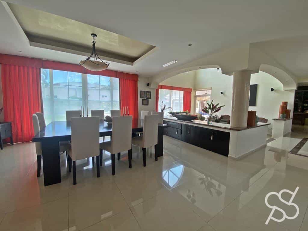 House in Cancun, Quintana Roo 12355875