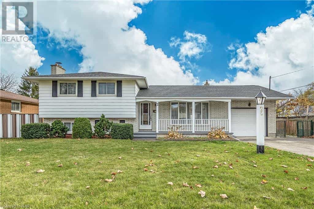 House in St. Catharines, Ontario 12356120