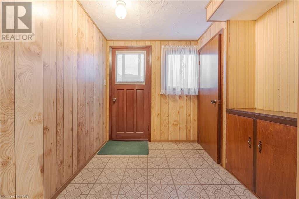 House in St. Catharines, Ontario 12356120