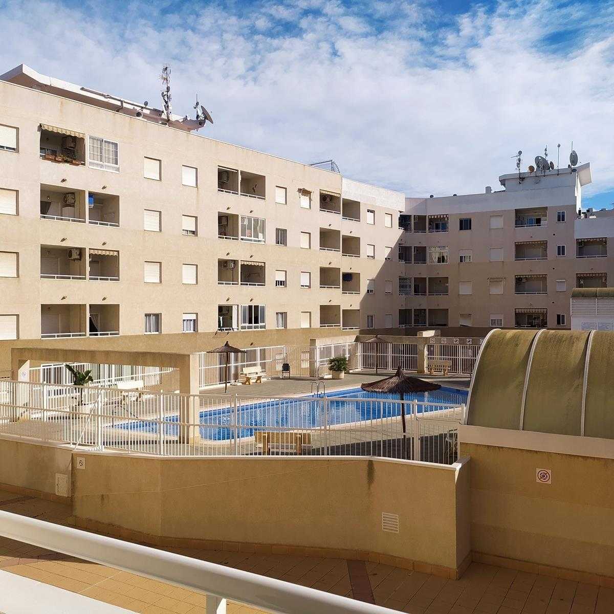 Eigentumswohnung im Torrevieja, Comunidad Valenciana 12356618