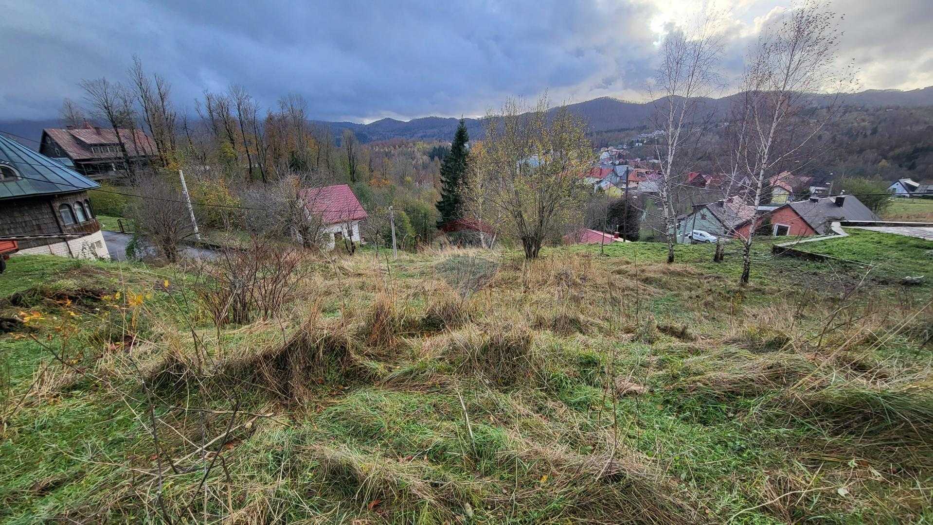 Terre dans Fuzine, Primorsko-Goranska Zupanija 12357260