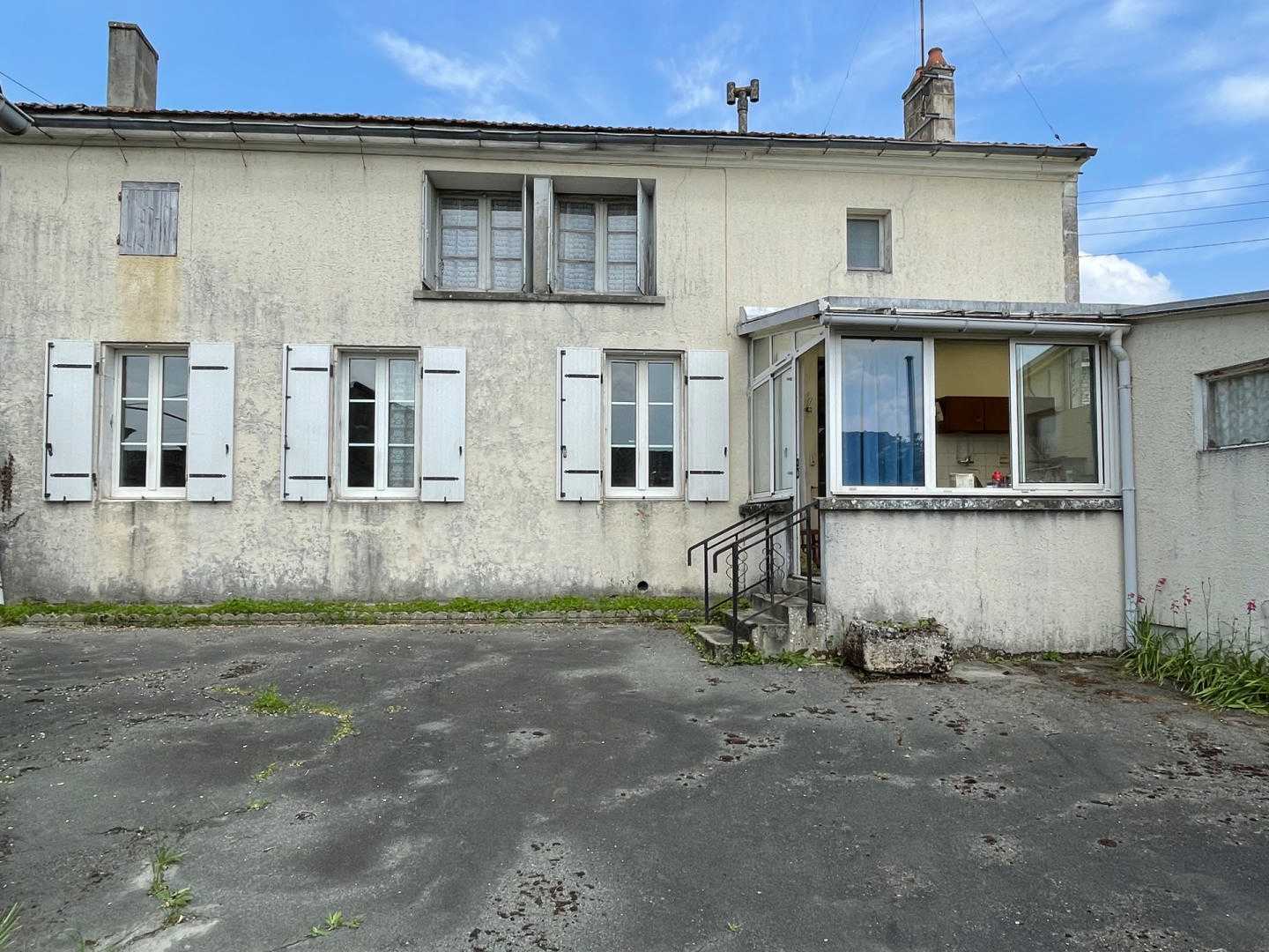 rumah dalam Matha, Nouvelle-Aquitaine 12359962